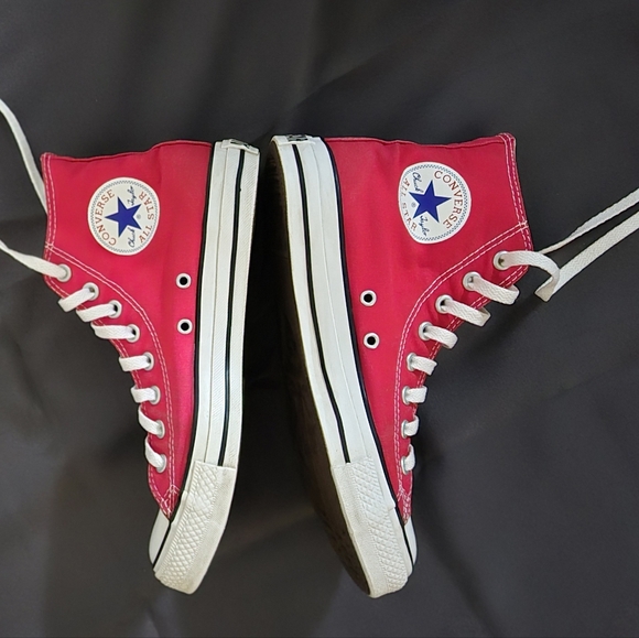 Converse All Star Chuck Taylor Shoes - *HP* Converse All Star Chuck Taylor High Top Red Women 8.5, Men 6.5 Make offer!